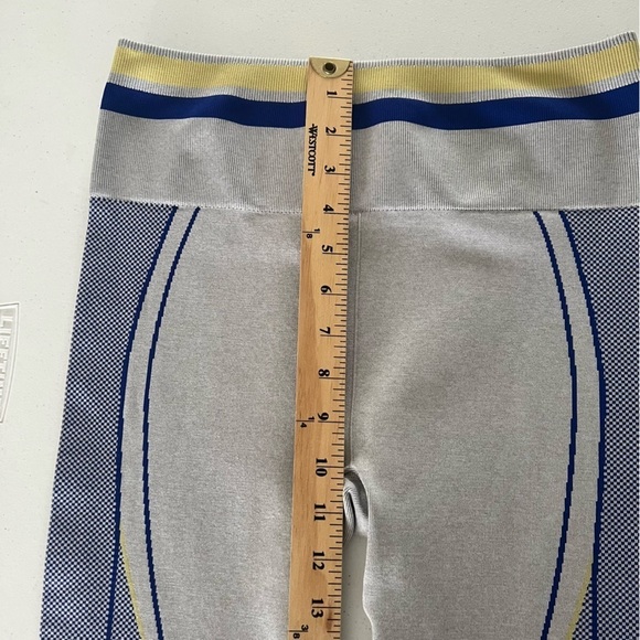 Fabletics Seamless Ultra High-Waisted Panel Legging Soft Heather Grey Multi M** - Picture 11 of 14